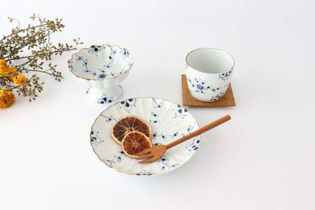 Flower plate, vine arabesque, blue porcelain, dyed, Arita ware