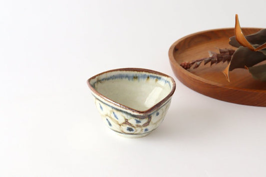 Small triangular bowl, Sabannan pottery, Minami kiln, Mino ware