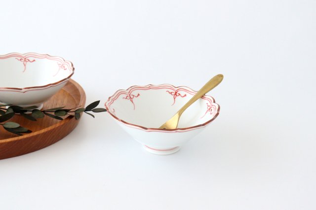 Small bellflower bowl, dyed, red porcelain, Fuchiasobi, Hasami ware