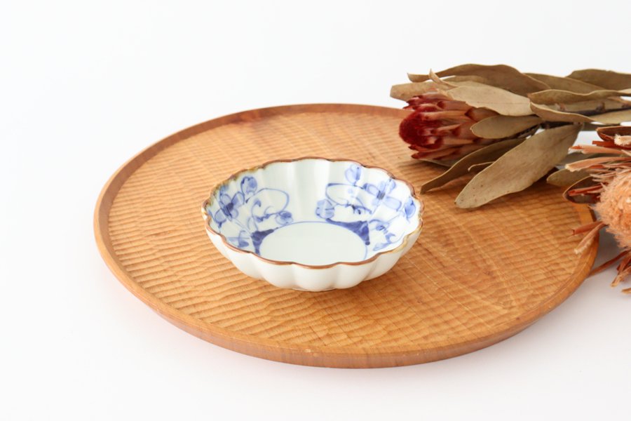 Small chrysanthemum bowl, dyed fuchisabi grass, Koyo kiln, porcelain, Arita ware