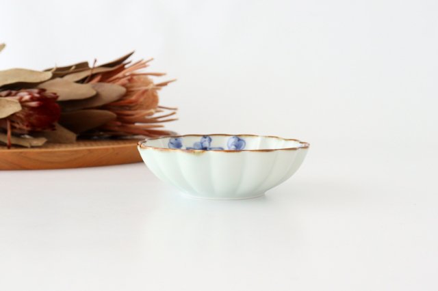 Small chrysanthemum bowl, dyed fuchisabi grass, Koyo kiln, porcelain, Arita ware