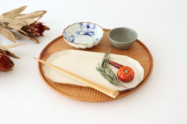 Small chrysanthemum bowl, dyed fuchisabi grass, Koyo kiln, porcelain, Arita ware