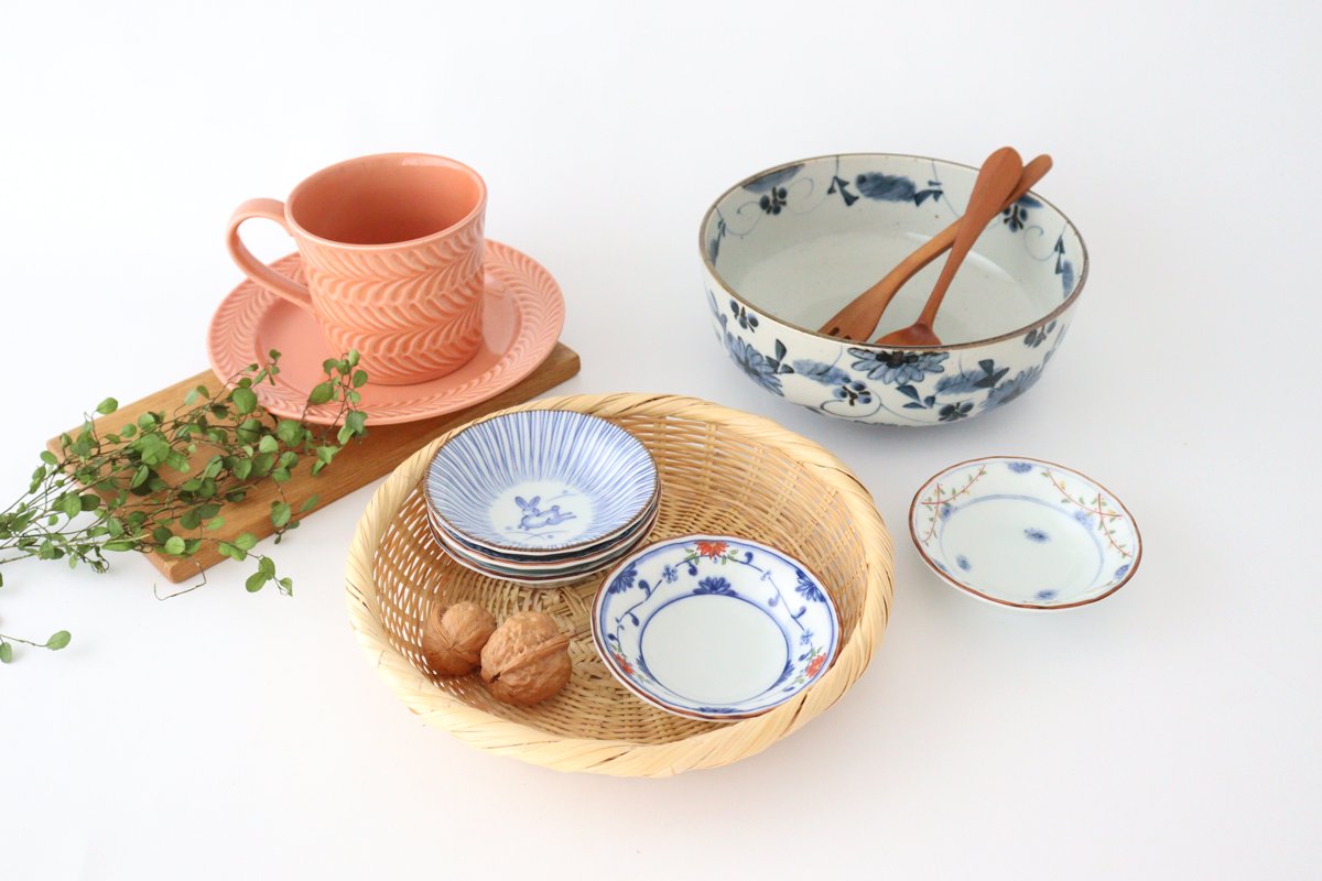 Small plate Fuchi Nishikiku Porcelain Hasami ware