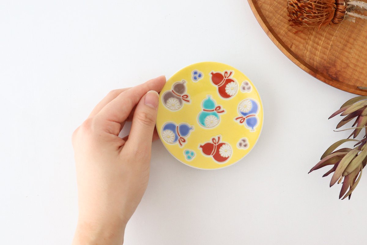 Lucky bean plate, six gourds, porcelain, Seikogama Kutani ware