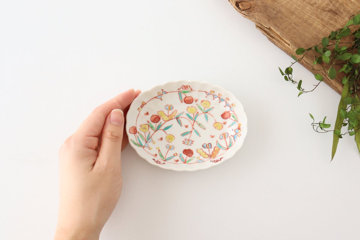 Small oval chrysanthemum plate, flower chintz, porcelain, Ginshu kiln, Kutani ware