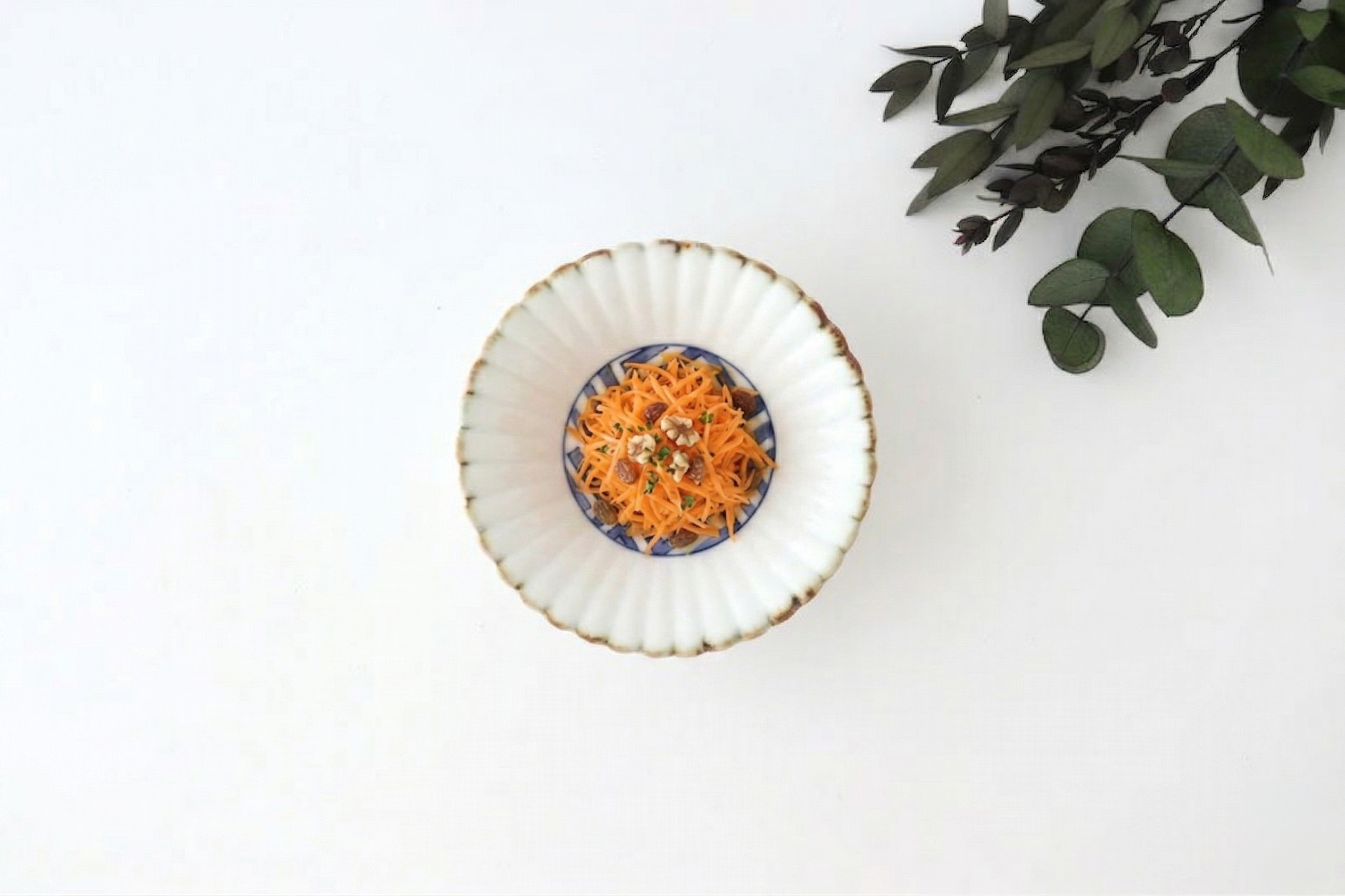 Rinkurou Kiln Chrysanthemum-shaped Small Plate Cloud Pattern | Hasami Ware