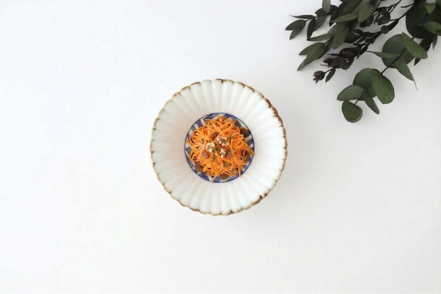 Rinkurou Kiln Chrysanthemum-shaped Small Plate Cloud Pattern | Hasami Ware