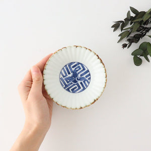 Chrysanthemum carving small plate Cloud pattern porcelain Rinkurou kiln Hasami ware