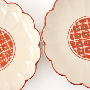 Red-colored chrysanthemum-shaped plate, porcelain, Mino ware