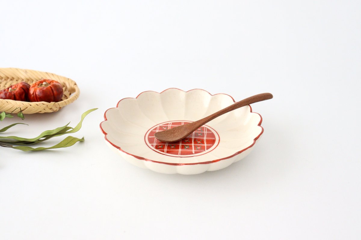 Red-colored chrysanthemum-shaped plate, porcelain, Mino ware