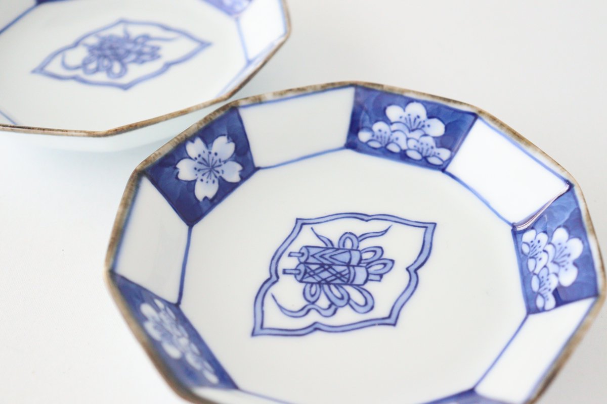 Decagonal small plate, scroll painting, porcelain, Rinkurou kiln, Hasami ware