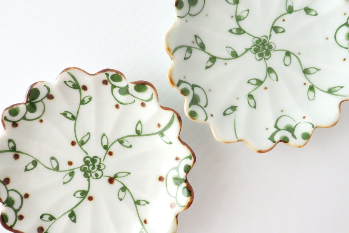Flower-shaped salt plate, vine arabesque, green, porcelain, dyed, Arita ware
