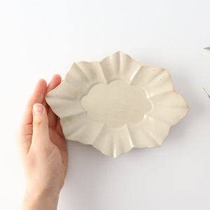 White porcelain oval flower-shaped plate Pottery Yuya Ishida