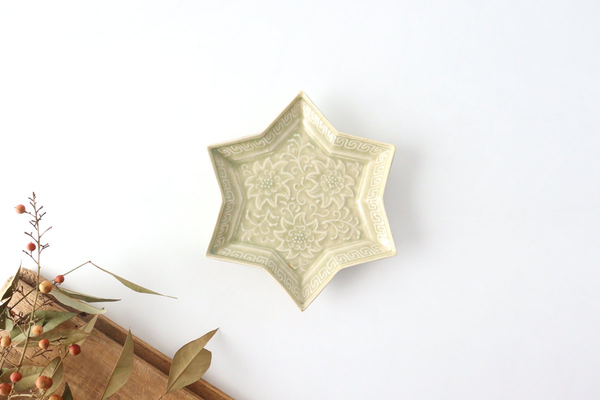 Celadon star-shaped plate pottery Yuya Ishida