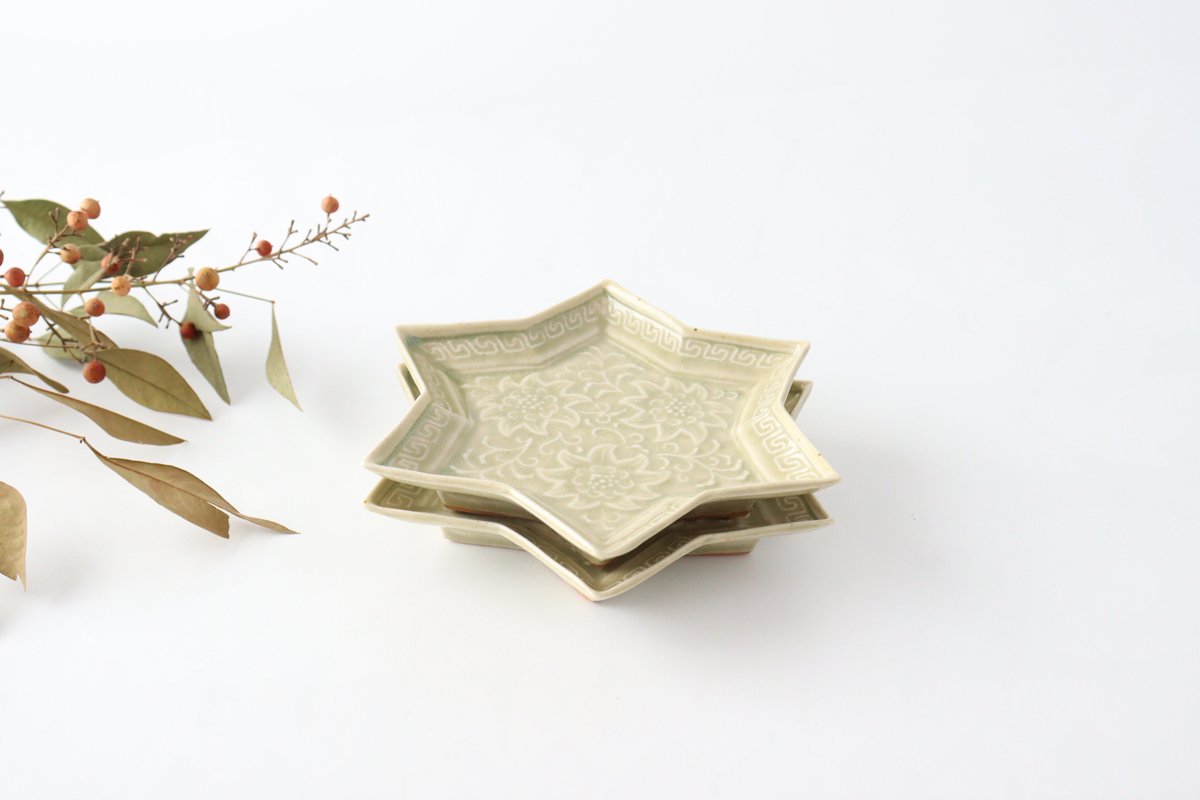 Celadon star-shaped plate pottery Yuya Ishida