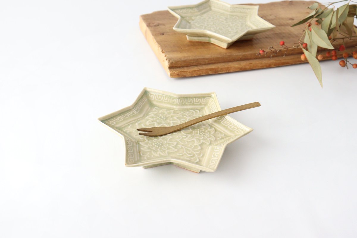 Celadon star-shaped plate pottery Yuya Ishida