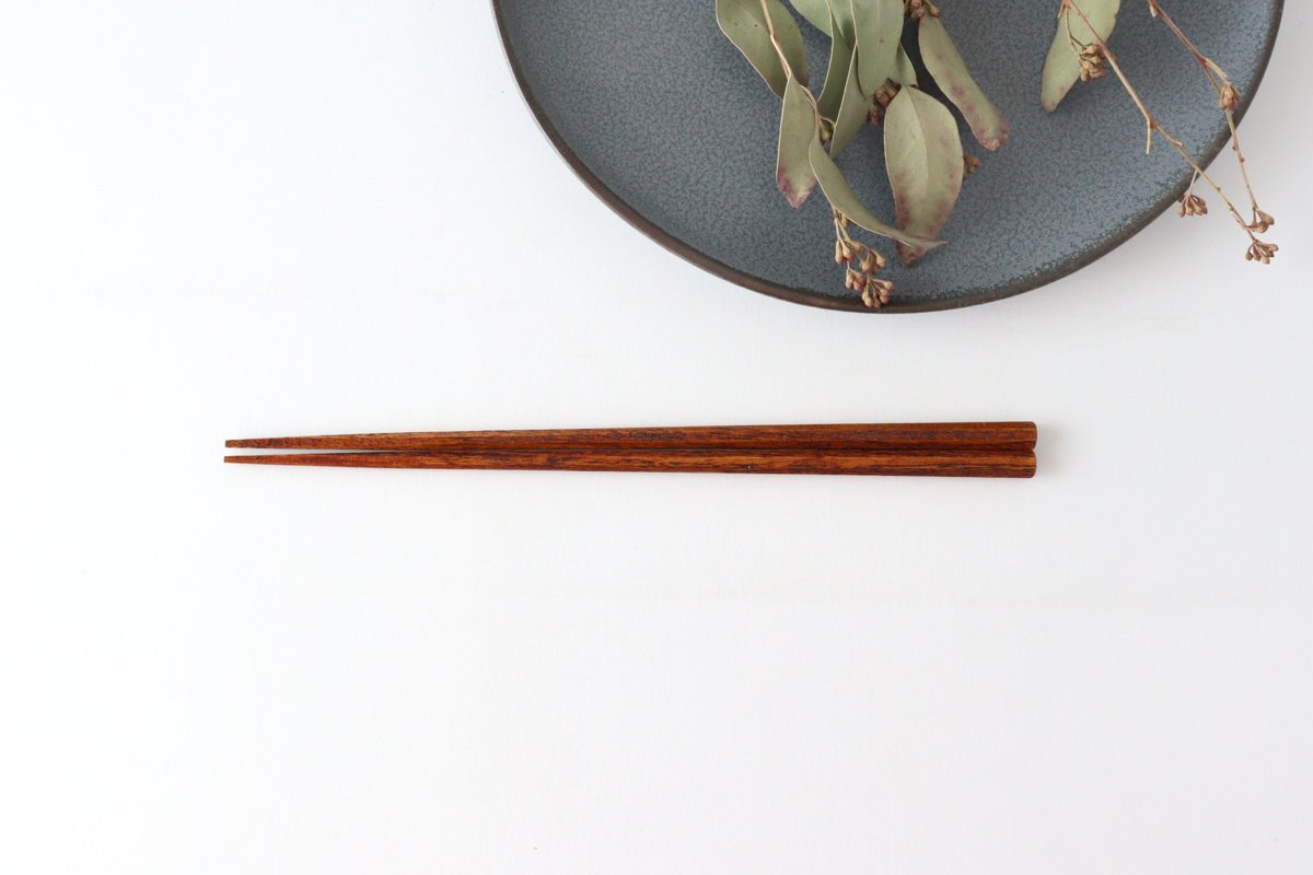 Chopsticks made from a fruit tree Chestnut tetoca urushi