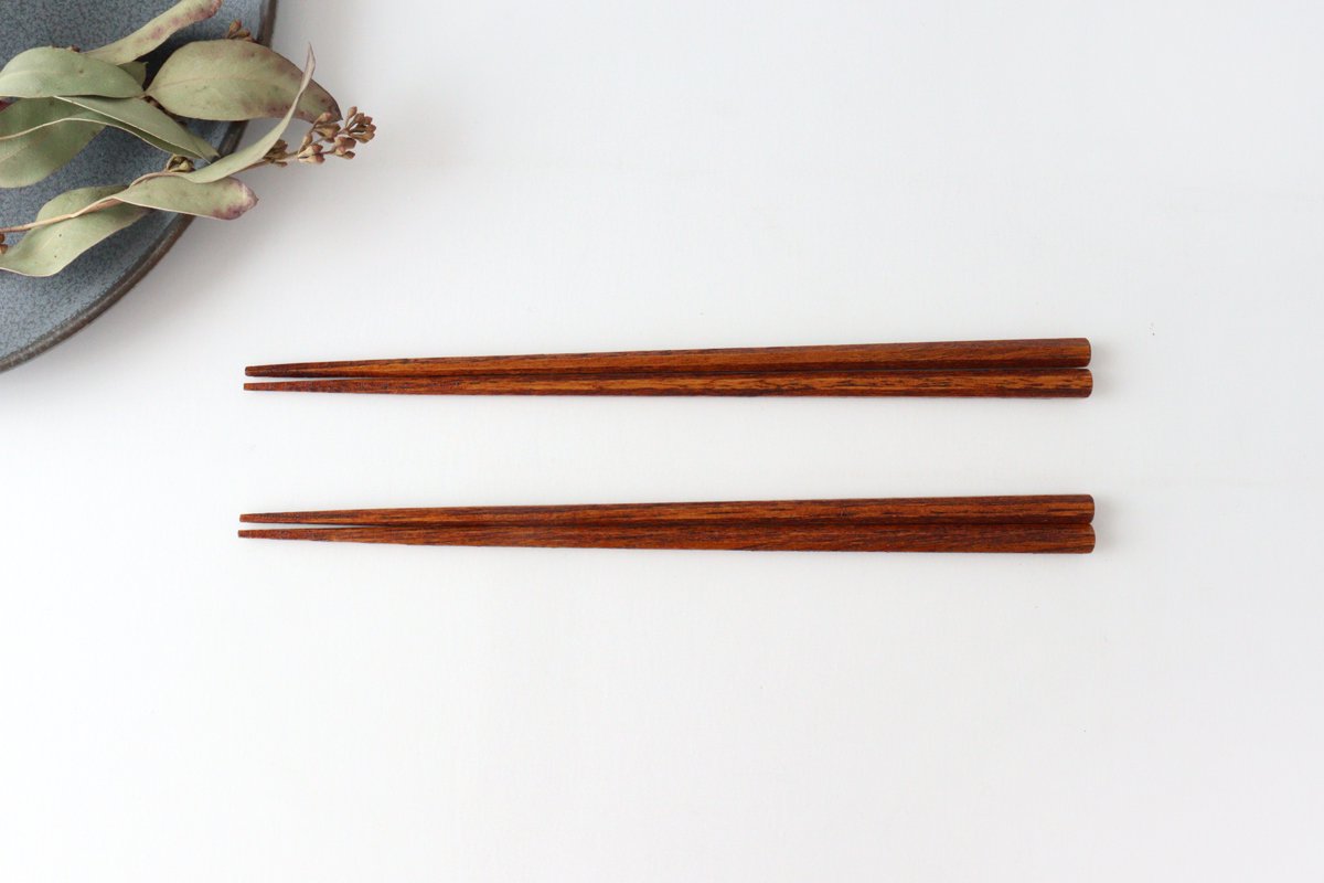 Chopsticks made from a fruit tree Chestnut tetoca urushi