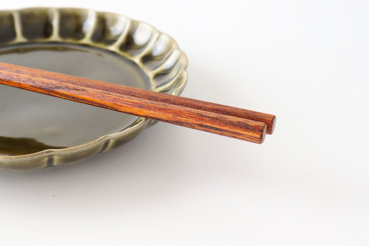 Chopsticks made from a fruit tree Chestnut tetoca urushi