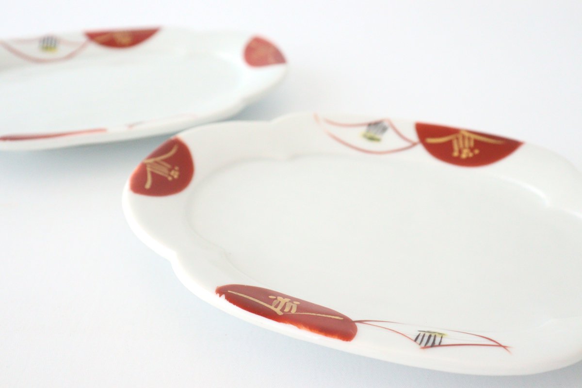 Mukuro plate, red camellia, porcelain, Kurochin kiln, Mino ware