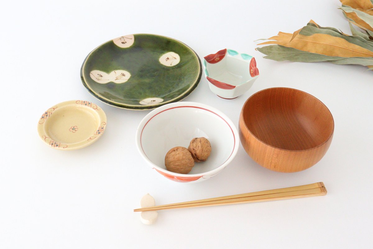 Medium plate Oribe Tsubaki Pottery Kurochin kiln Mino ware