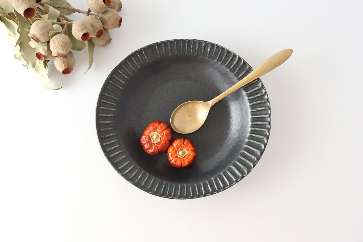 Round plate 22.5cm/5.9in Black porcelain Kikuhana Mino ware