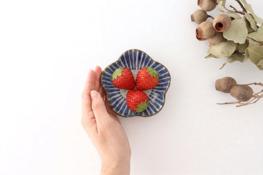Plum-shaped Small Plate Blue Tokusa | Hasami Ware