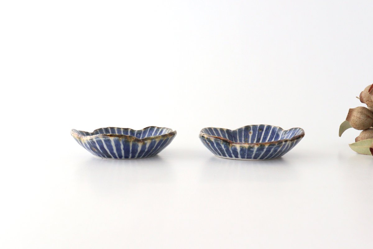 Plum-shaped small plate, porcelain, dyed jukusa, Hasami ware