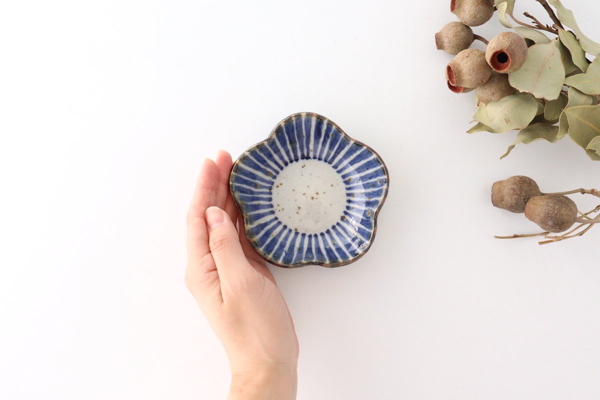 Plum-shaped small plate, porcelain, dyed jukusa, Hasami ware