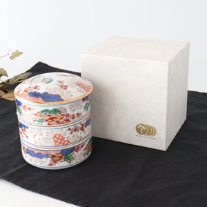 Three-tier heavy spring and autumn pattern porcelain Arita ware