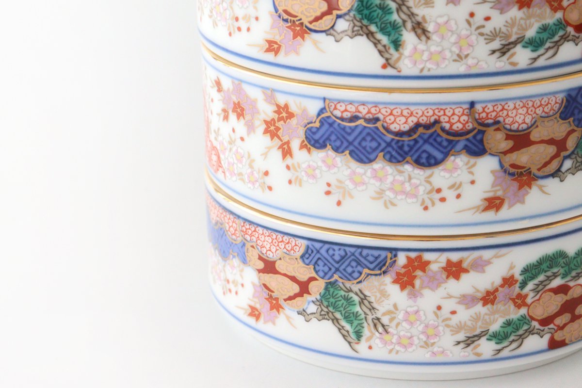 Three-tier heavy spring and autumn pattern porcelain Arita ware