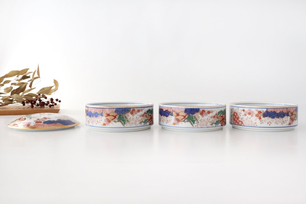 Three-tier heavy spring and autumn pattern porcelain Arita ware