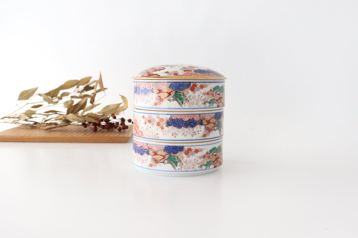 Three-tier heavy spring and autumn pattern porcelain Arita ware