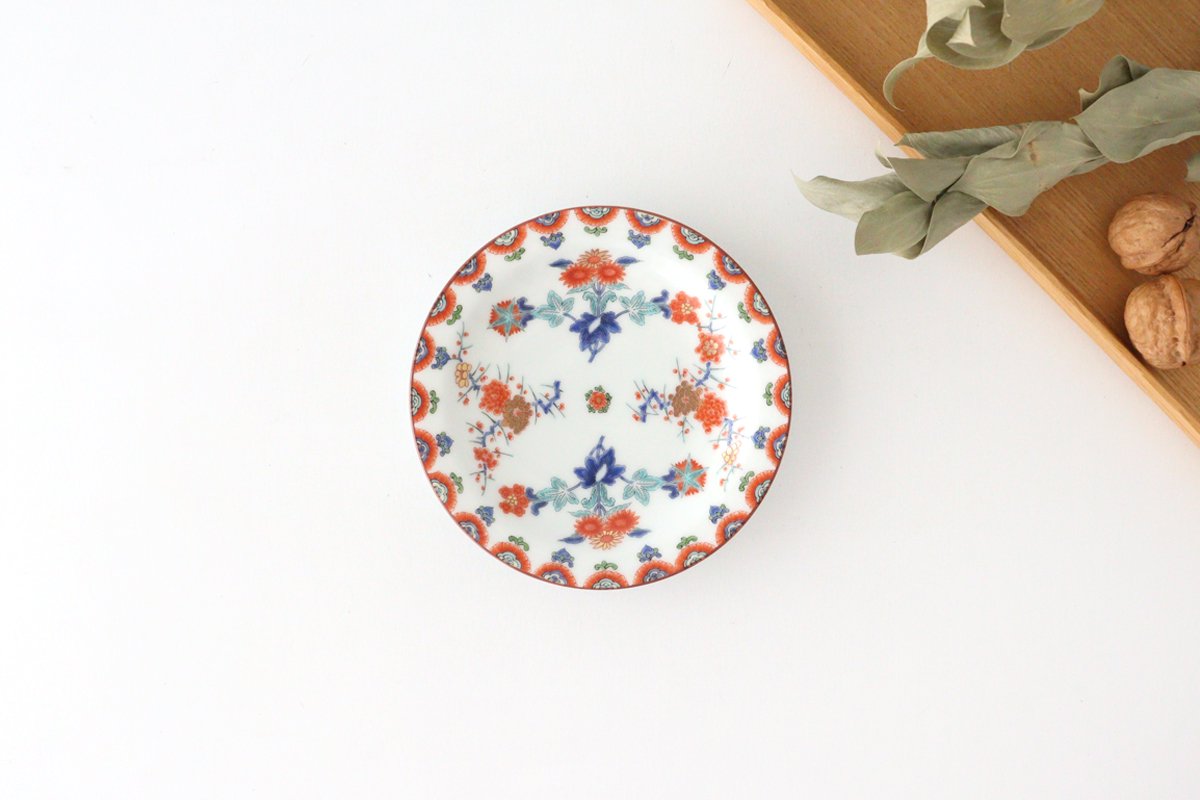 Small Round Plate Plum and Chrysanthemum Pattern | Arita Ware