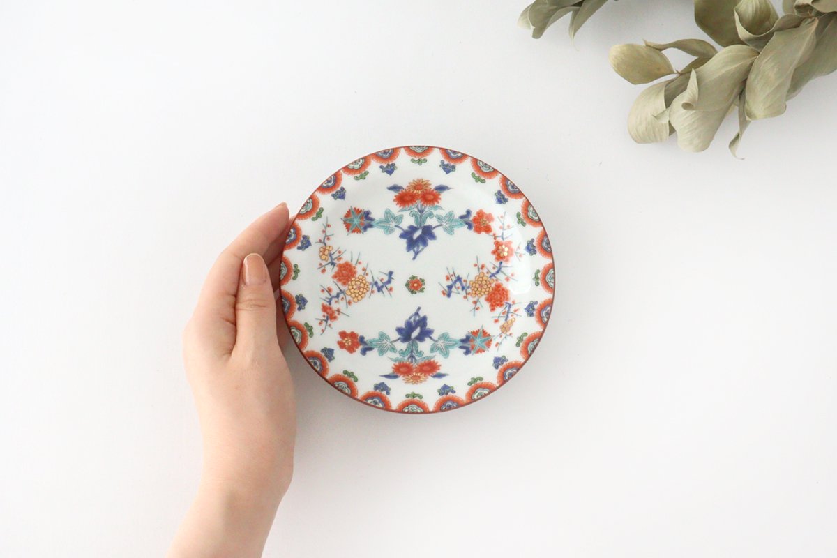 Small Round Plate Plum and Chrysanthemum Pattern | Arita Ware