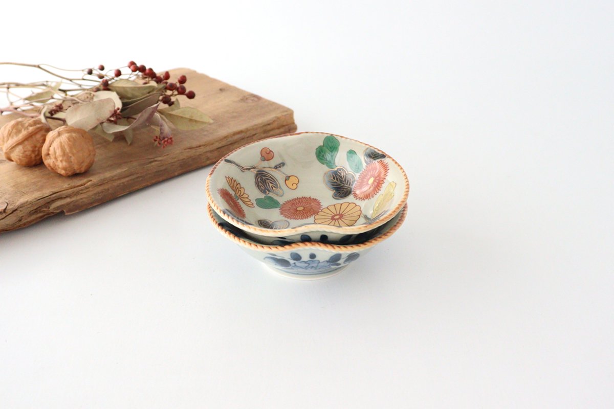 Rinkurou Kiln Small Bowl Old Imari Chrysanthemum Pattern | Kobachi Hasami Ware