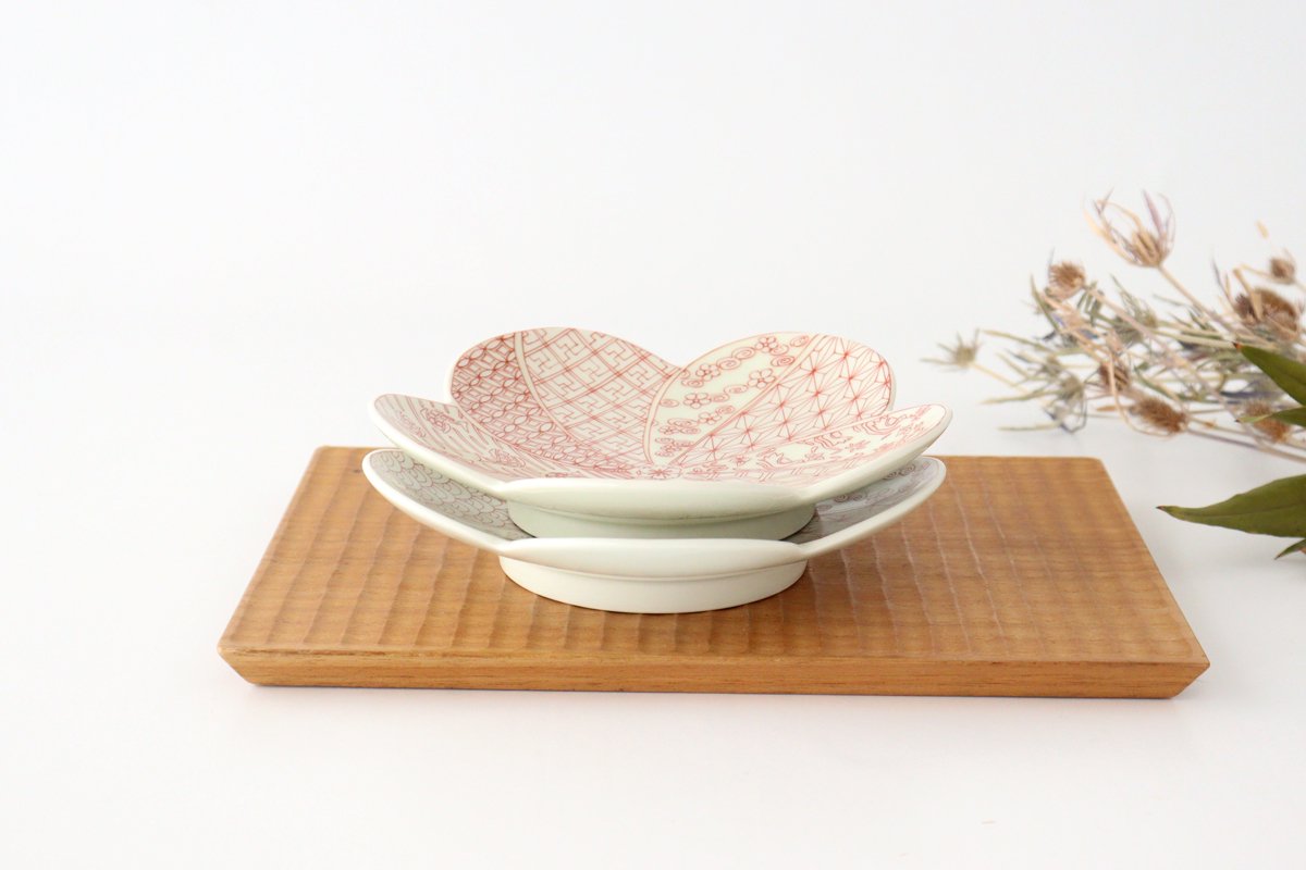 Plum-shaped Plate Auspicious Pattern 15cm/6in | Arita Ware