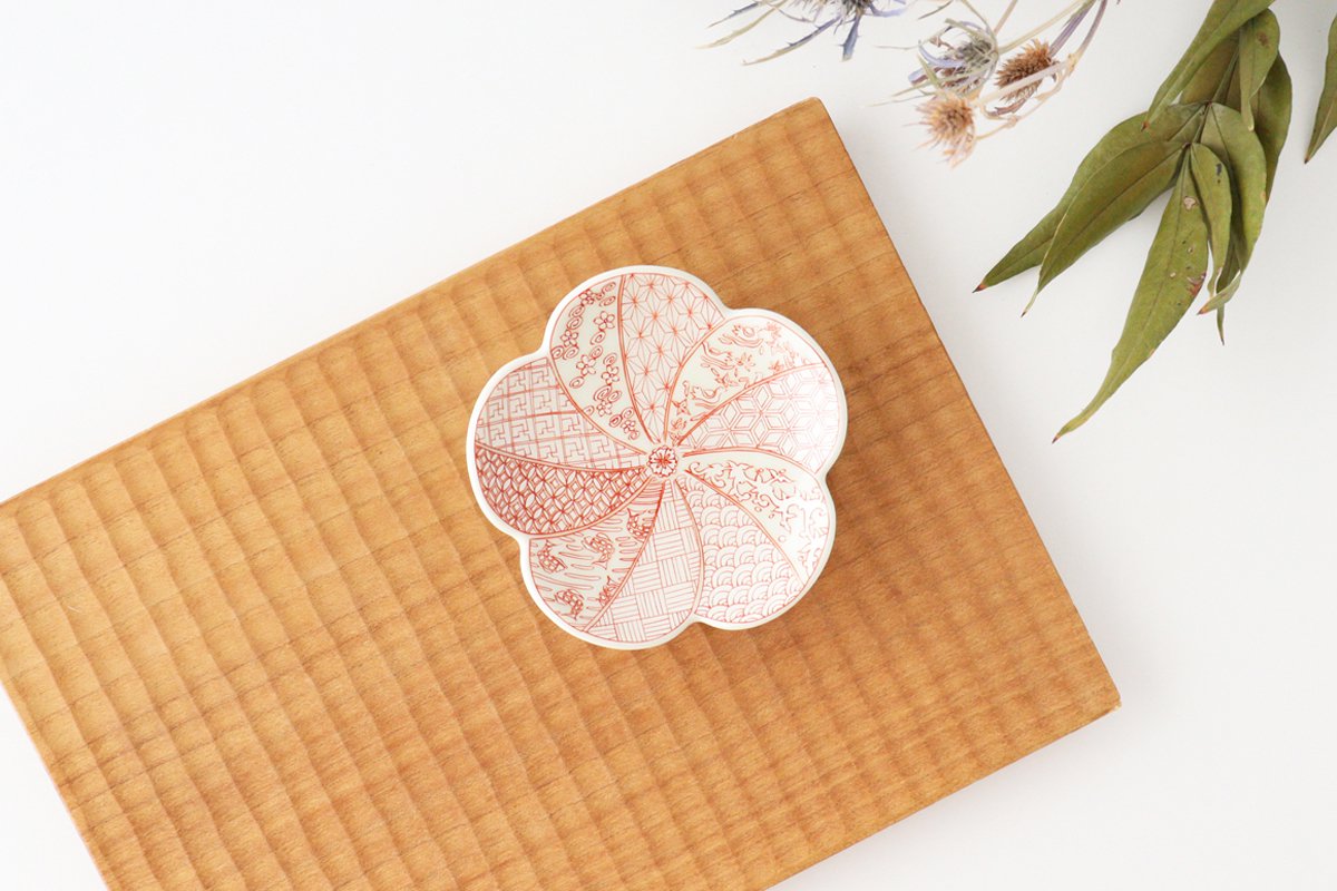 Plum-shaped Small Plate Auspicious Pattern | Arita Ware