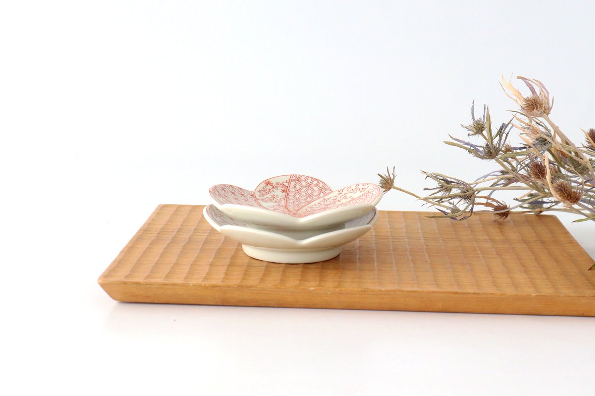 Plum-shaped Small Plate Auspicious Pattern | Arita Ware