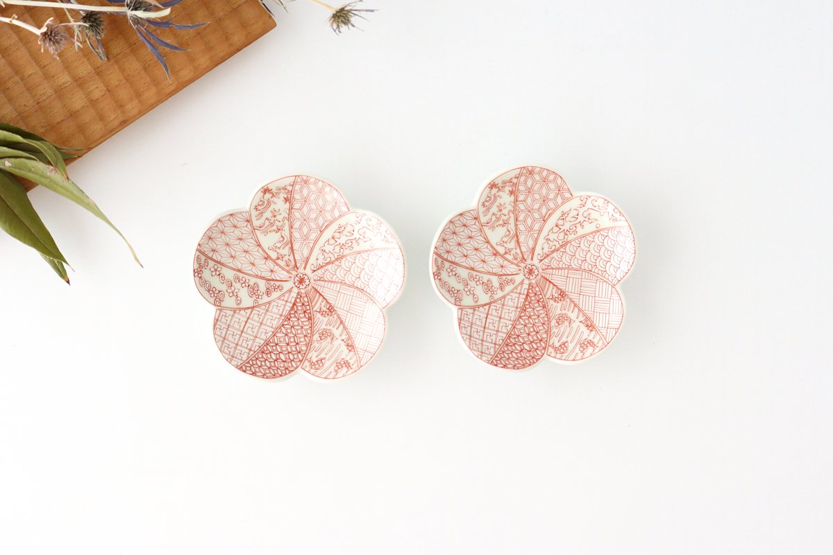 Plum-shaped Small Plate Auspicious Pattern | Arita Ware