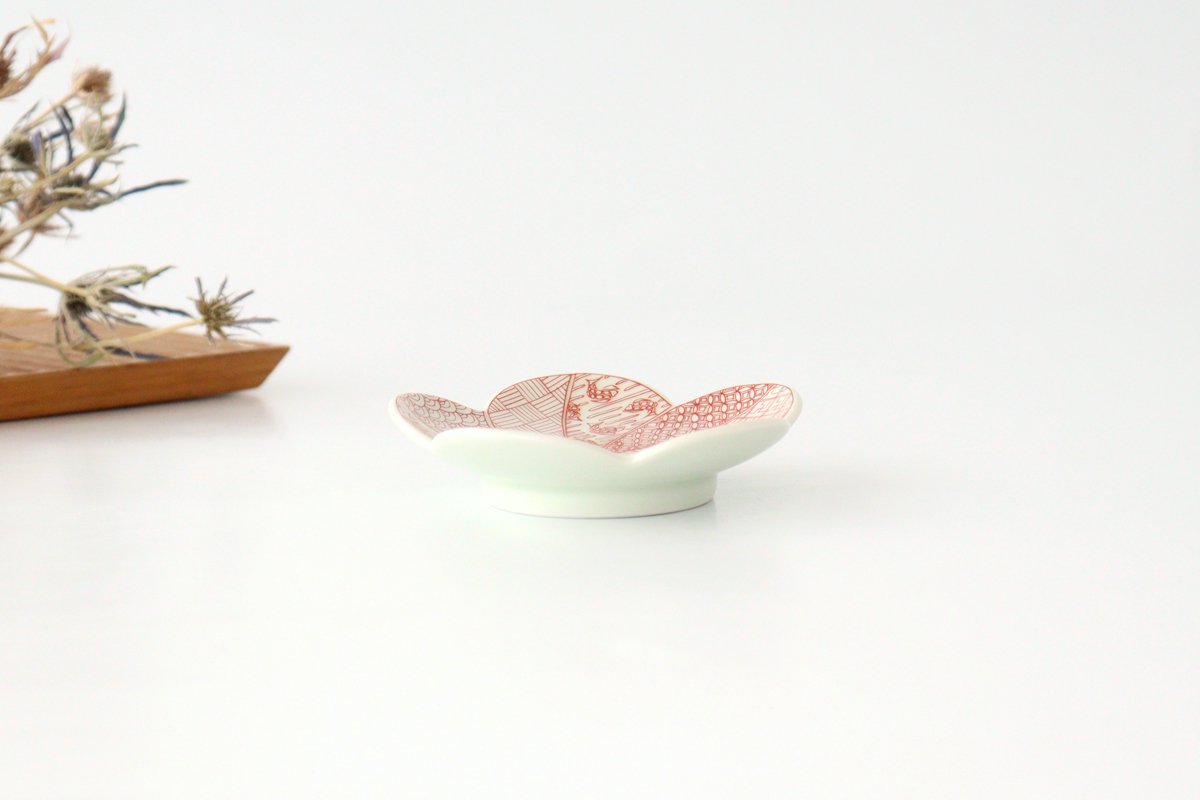 Plum-shaped Small Plate Auspicious Pattern | Arita Ware