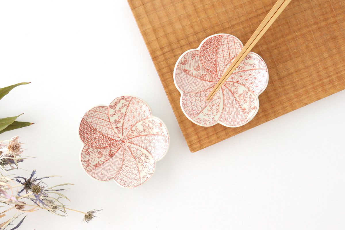 Plum-shaped Small Plate Auspicious Pattern | Arita Ware