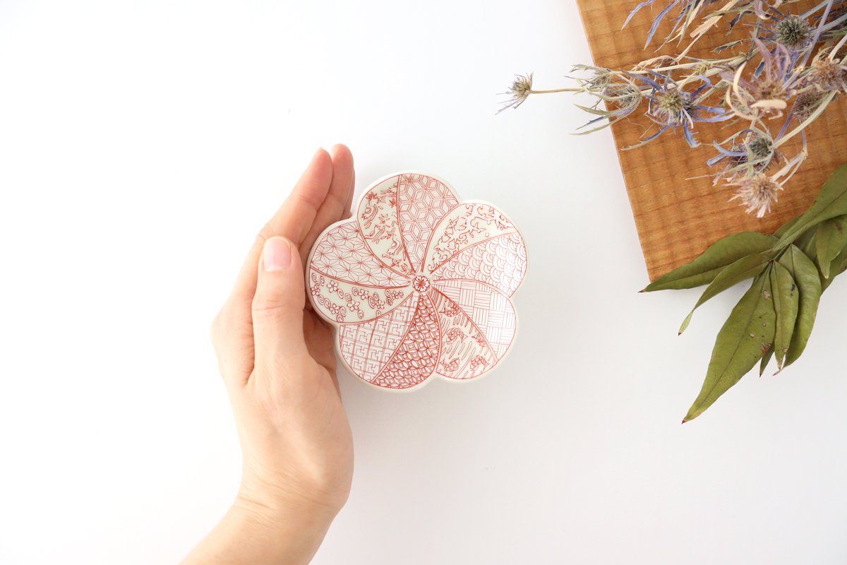 Plum-shaped Small Plate Auspicious Pattern | Arita Ware