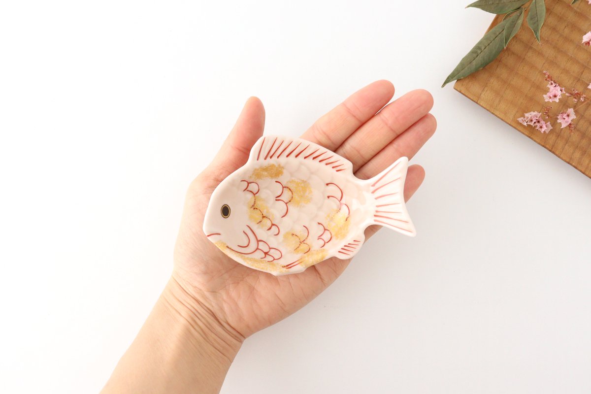 Sea bream-shaped Small Plate Pink and Gold｜Arita Ware