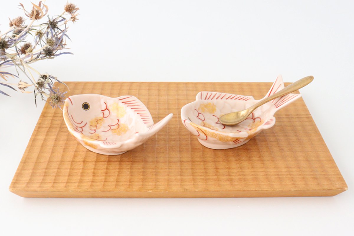 Sea bream-shaped Small Plate Pink and Gold｜Arita Ware