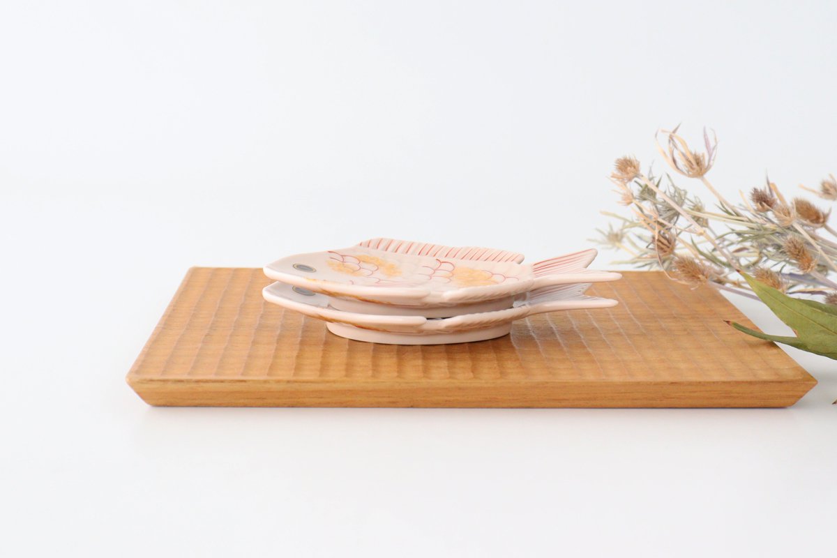 Sea Bream Shaped Plate Light cherry blossom and Gold | Arita Ware