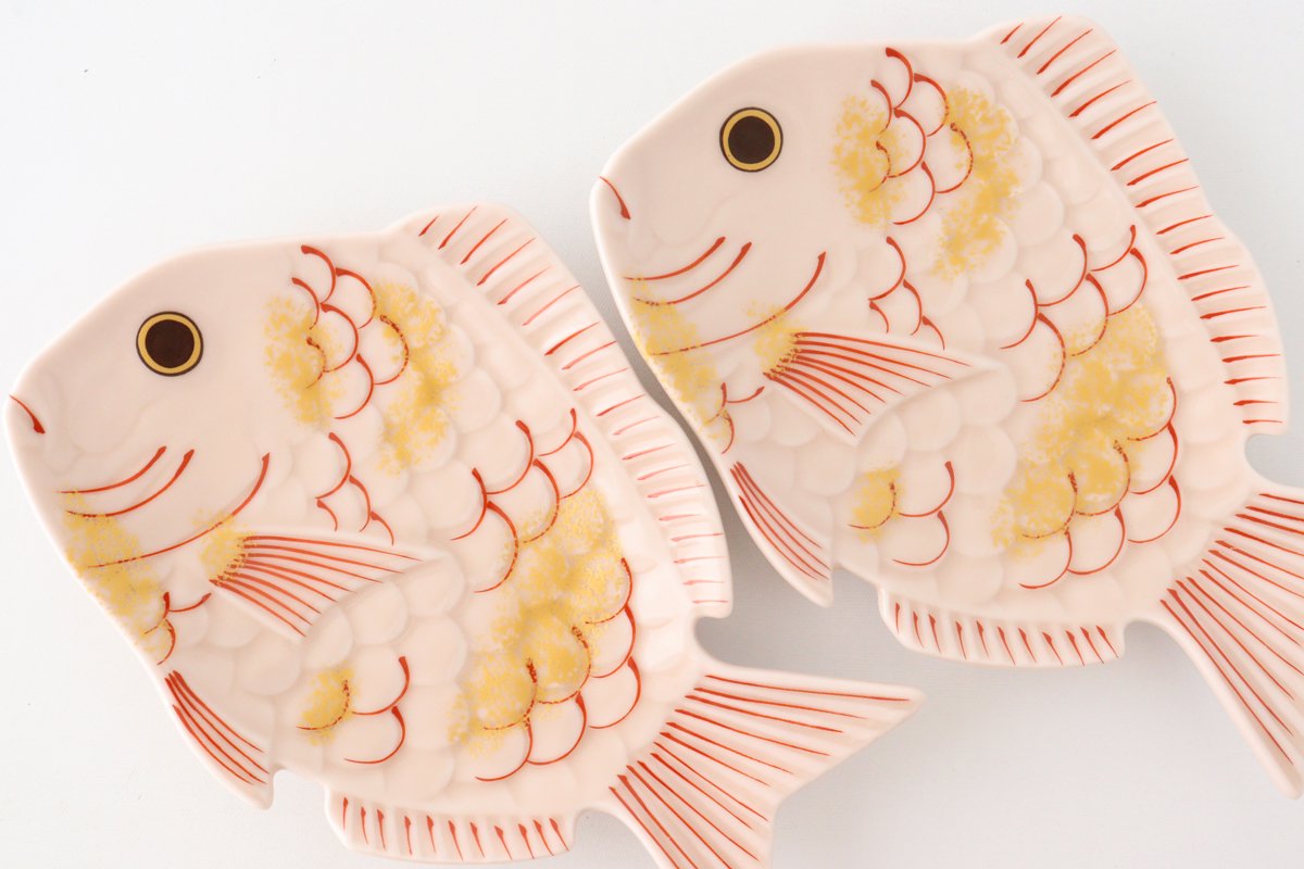 Sea Bream Shaped Plate Light cherry blossom and Gold | Arita Ware