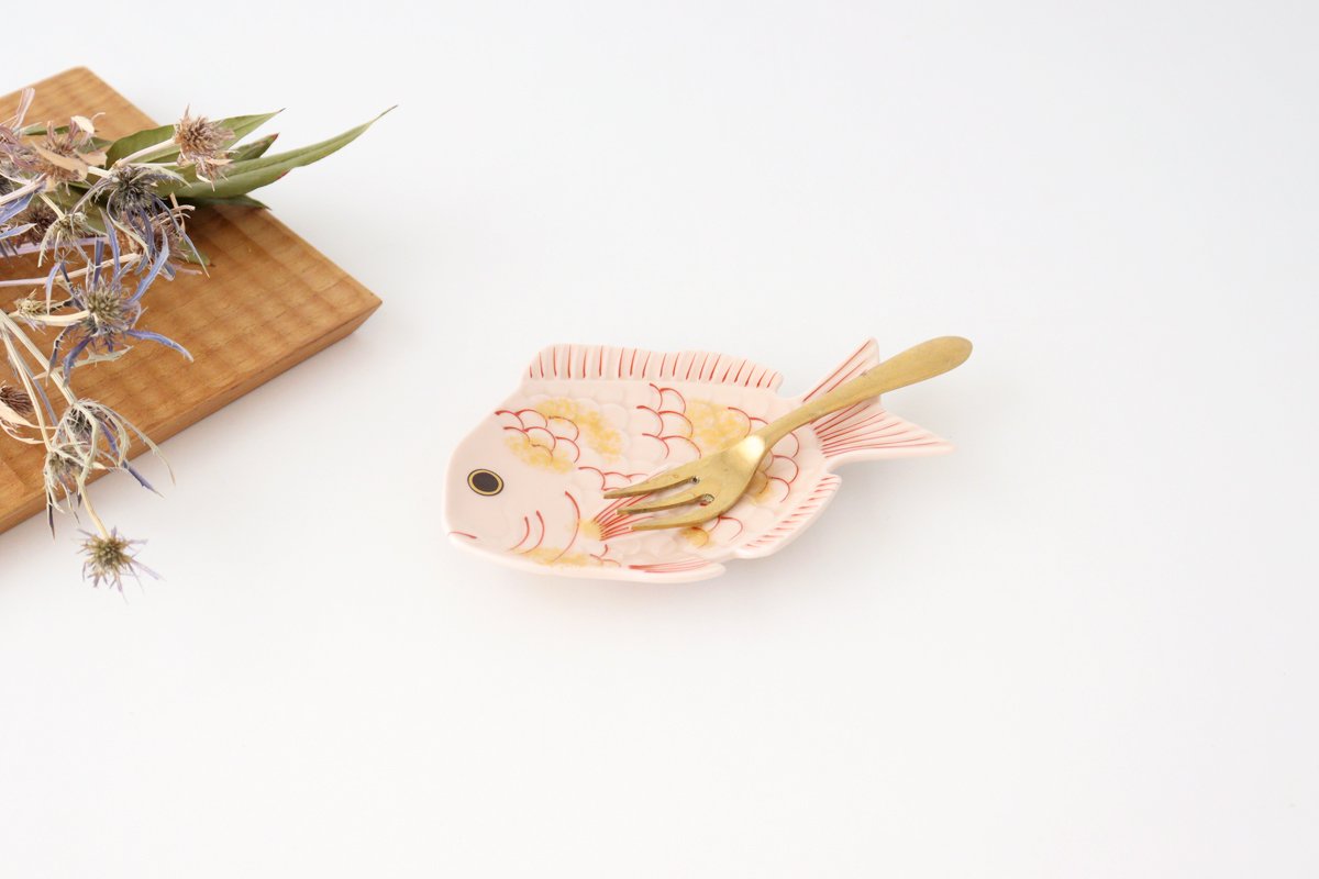 Sea Bream Shaped Plate Light cherry blossom and Gold | Arita Ware