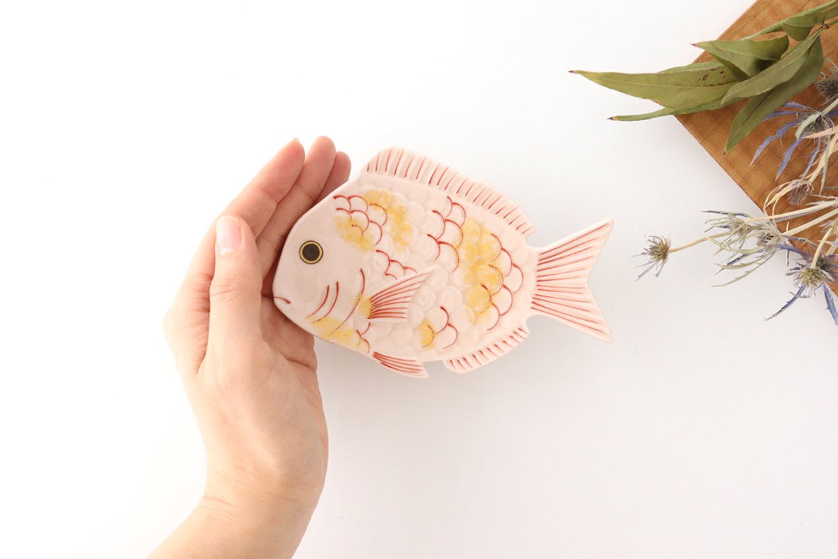 Sea Bream Shaped Plate Light cherry blossom and Gold | Arita Ware