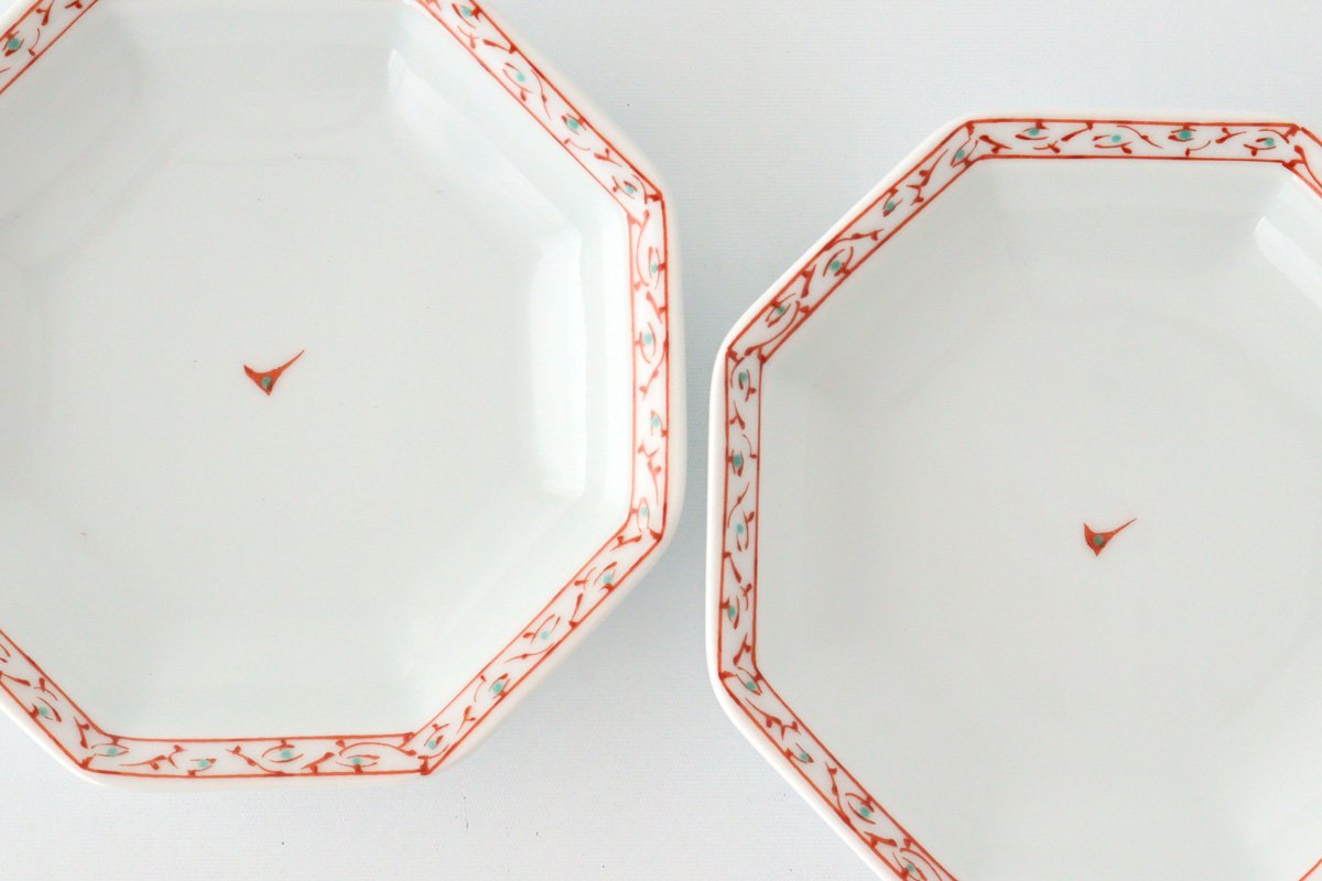 Small Plate Red Arabesque | Hasami Ware